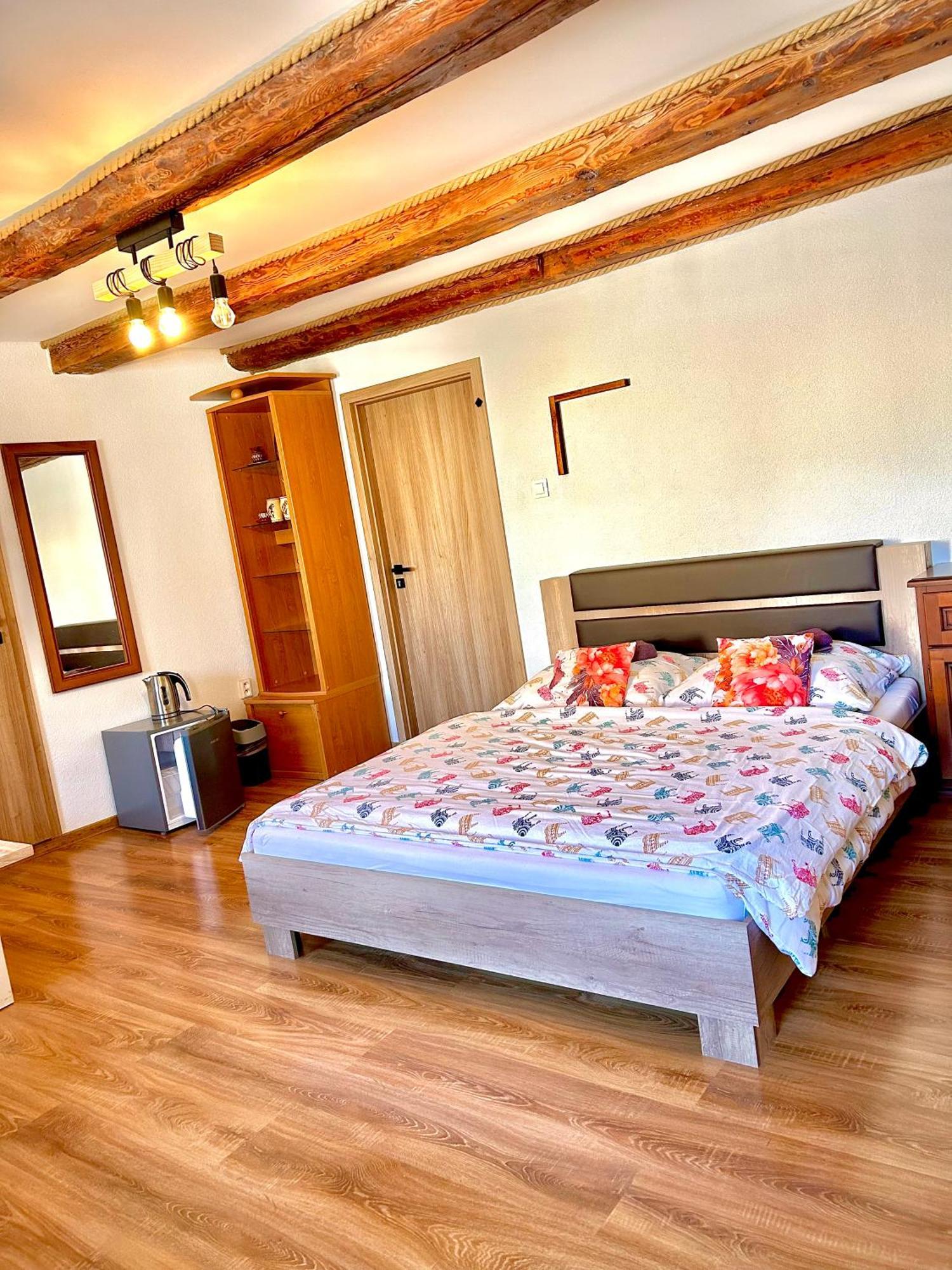 Apartman Velicka Vinaren Poprad Exterior foto